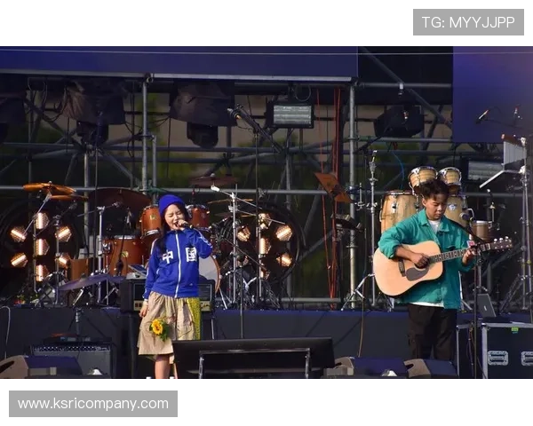 国内寰亚星空乐团在国内音乐节中的表现及获得的广泛关注 国内寰亚星空乐团在国内音乐节中的表现及获得的广泛关注